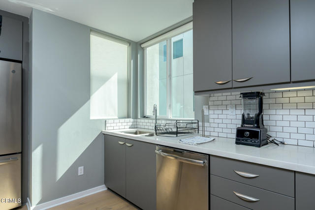 11594 Riverside Drive, North Hollywood CA: https://media.crmls.org/mediaz/f04d9eba-b387-4c69-8081-04879ddf77b4.jpg