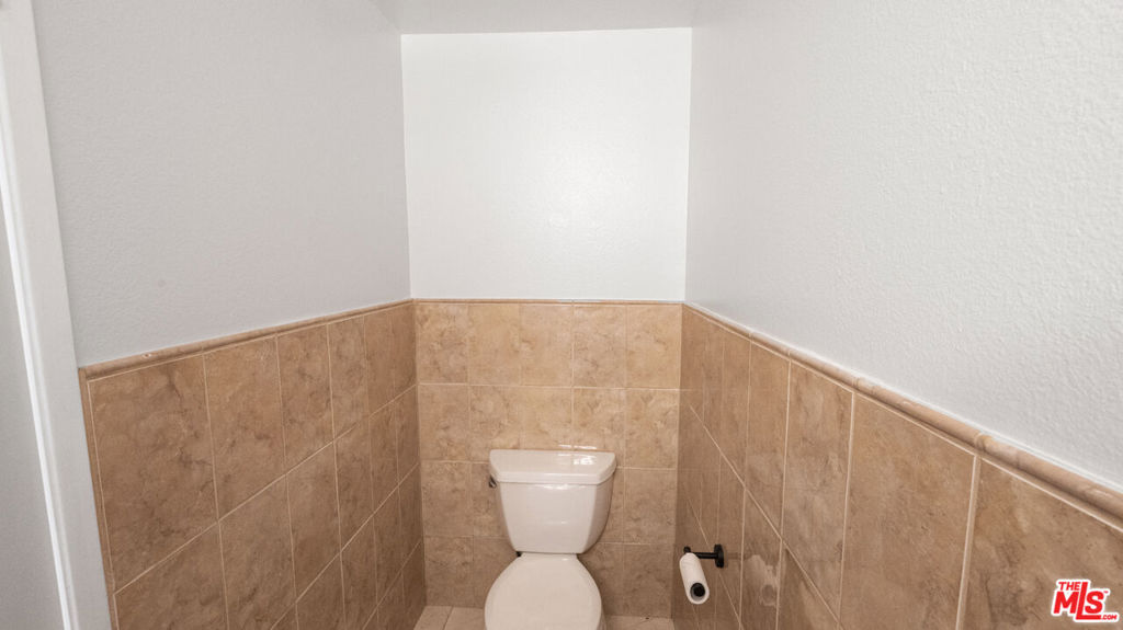 https://media.crmls.org/mediaz/f04dbbf9-1316-4e45-a97a-68d4be1c55f0.jpg?preset=X-Large