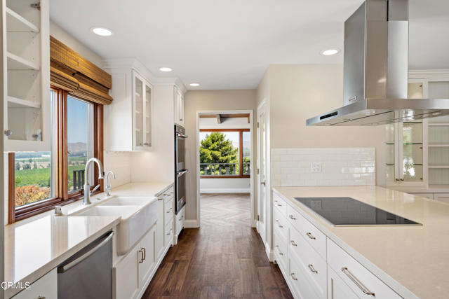 1027 Garrido Drive, Camarillo CA: https://media.crmls.org/mediaz/f04ddb57-9d32-4017-b5d0-f7176f1d6322.jpg