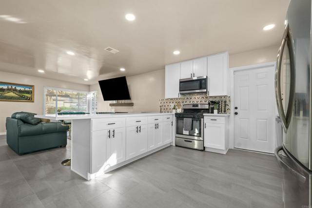 Detail Gallery Image 5 of 51 For 8543 via Consuelo, El Cajon,  CA 92021 - 3 Beds | 2 Baths
