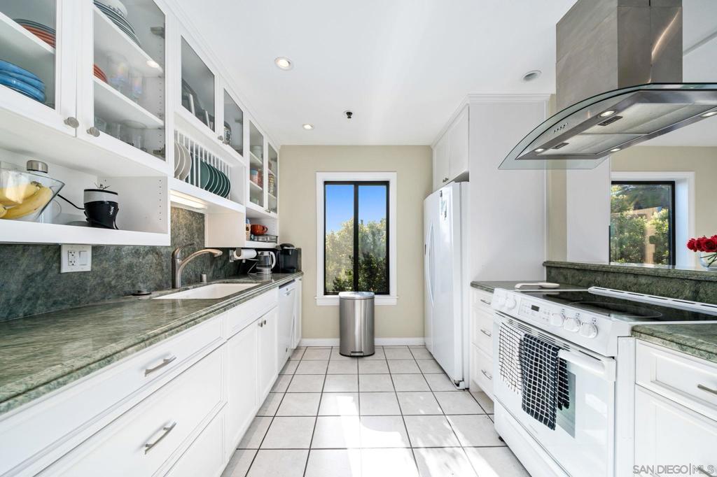 MLS #250032682SD img 8