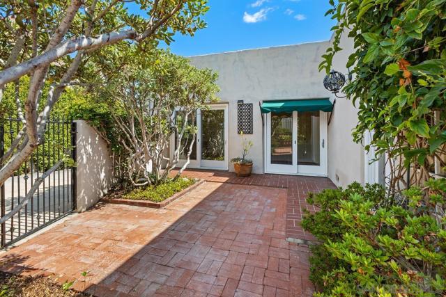 3419 Freeman St, San Diego CA: https://media.crmls.org/mediaz/f04ea060-4d94-4bf9-aba8-2978a2dcb439.jpg