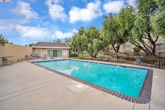 14413 Kings Ct, San Leandro CA: https://media.crmls.org/mediaz/f04f34cc-3381-4c76-a44b-f4b7529e453f.jpg