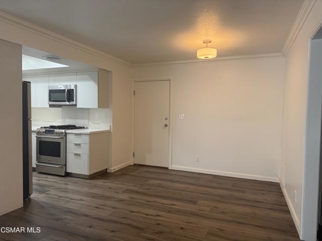 29105 Thousand Oaks Boulevard, Agoura Hills CA: https://media.crmls.org/mediaz/f04f9288-e2b6-418b-871f-646877d9954f.jpg