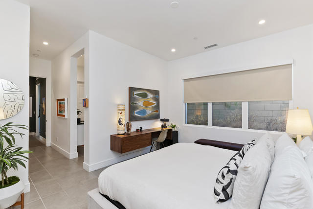 885 Fountain Drive, Palm Springs CA: https://media.crmls.org/mediaz/f04fb6ec-dbf9-4d18-ad73-0532b390abb5.jpg