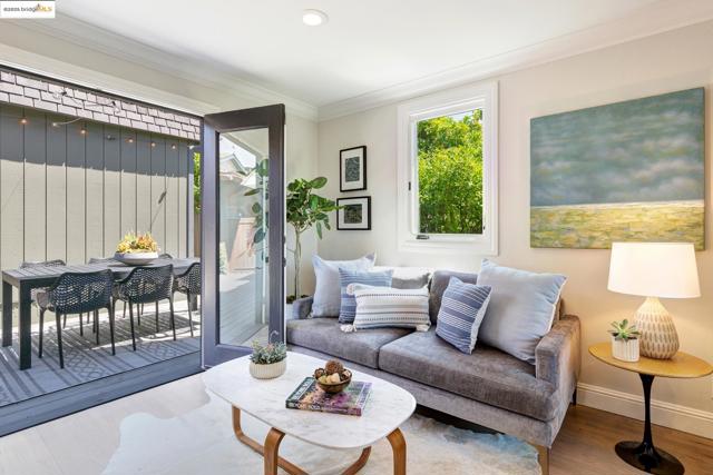 2 Cavendish Ln, Piedmont CA: https://media.crmls.org/mediaz/f05028bd-d377-4586-8afd-e885f0d5cf90.jpg