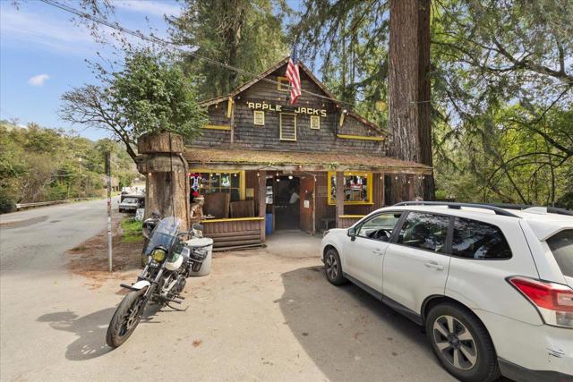 1 Memory Lane, La Honda CA: https://media.crmls.org/mediaz/f05090fc-2a71-4afe-bf45-dfd2dfc2636d.jpg