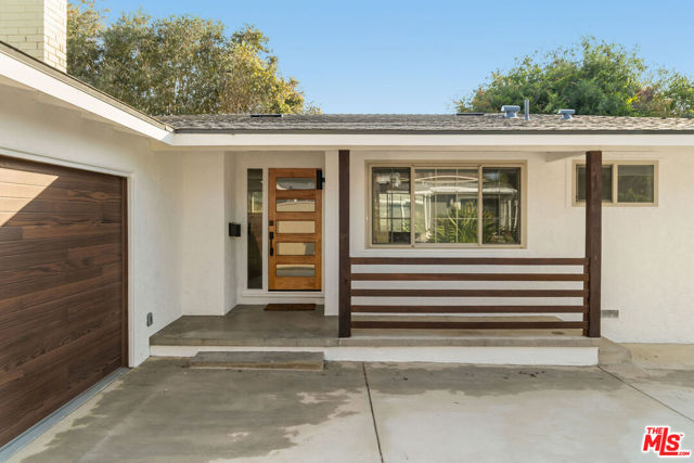 7248 W 88th Place, Los Angeles CA: https://media.crmls.org/mediaz/f050ae71-d89d-4b36-bca3-780be76de2d2.jpg