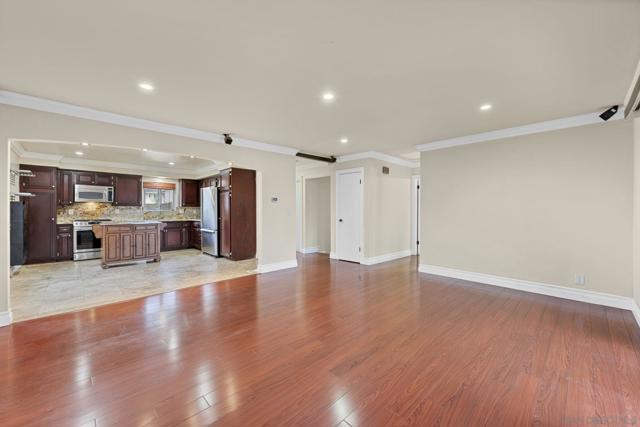 1973 Kinross Ct, Escondido CA: https://media.crmls.org/mediaz/f050b647-29e9-4fd6-8e01-beec32b094a0.jpg