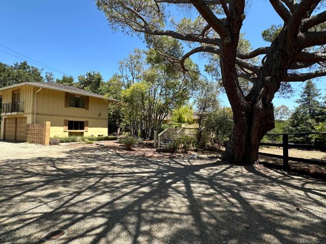 25228 La Loma Drive, Los Altos Hills CA: https://media.crmls.org/mediaz/f051a20e-cf3b-489f-a96d-52802fe530a2.jpg
