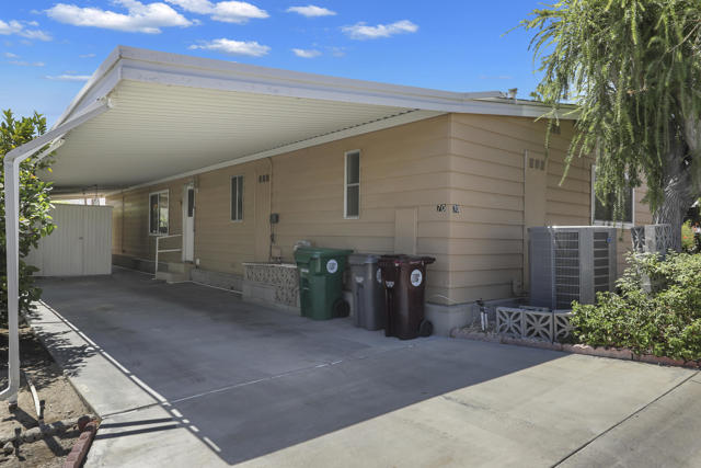49305 Highway 74, Palm Desert CA: https://media.crmls.org/mediaz/f051b462-062f-4fa8-ab44-7a07c060992f.jpg