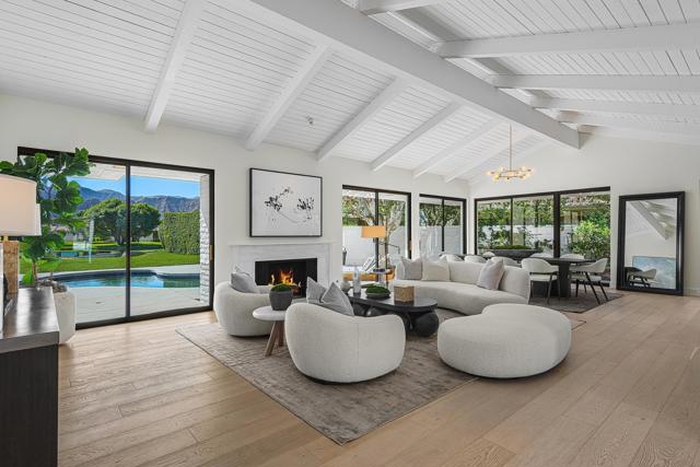 11 Sussex Court, Rancho Mirage CA: https://media.crmls.org/mediaz/f051ba54-e387-41f7-b047-8437cb5314b0.jpg