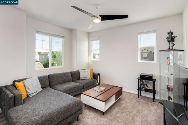 9603 Del Seis Dr, Sacramento CA: https://media.crmls.org/mediaz/f0522cc6-d67e-4921-9a4b-61825a515588.jpg