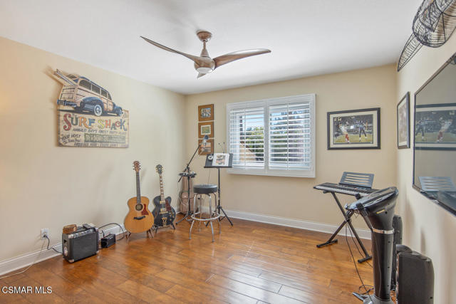 1732 Crooked Trail Place, Westlake Village CA: https://media.crmls.org/mediaz/f0525924-b146-407e-b354-8ae54a83d257.jpg