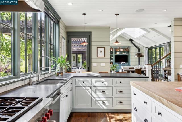 25 La Campana, Orinda CA: https://media.crmls.org/mediaz/f052628d-d7b3-48d5-8fa1-b26e9e9d983d.jpg