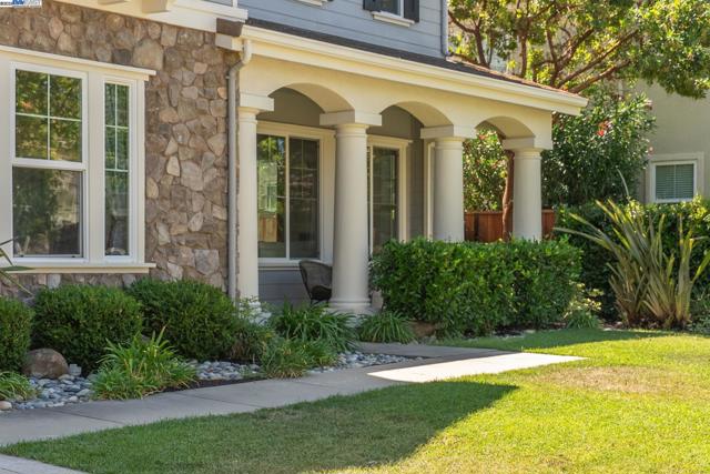 3633 Terrazzo Ct, Pleasanton CA: https://media.crmls.org/mediaz/f0529524-ec68-4fe6-ab5a-20730febe54f.jpg