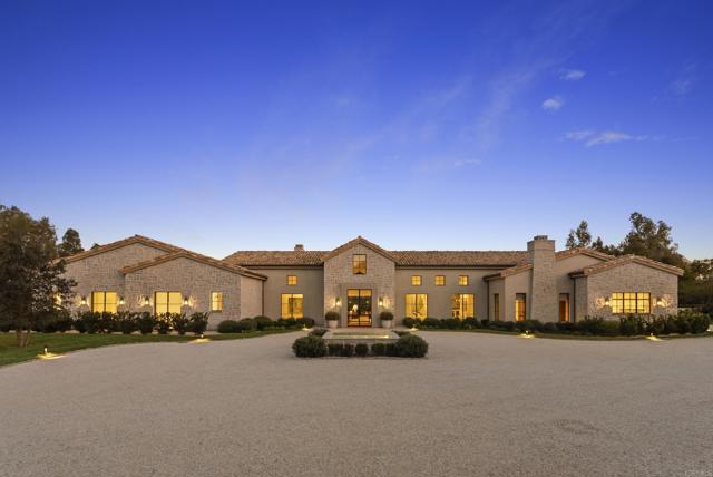 17845 Via de Fortuna, Rancho Santa Fe CA: https://media.crmls.org/mediaz/f052b764-f481-42ce-9098-b7b2333dd6aa.jpg