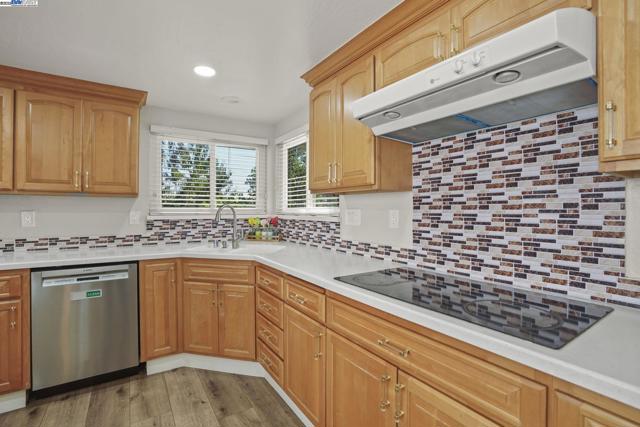 3104 sombrero circle, San Ramon CA: https://media.crmls.org/mediaz/f053d506-3ae6-47fa-8b6e-cf994704ef4a.jpg