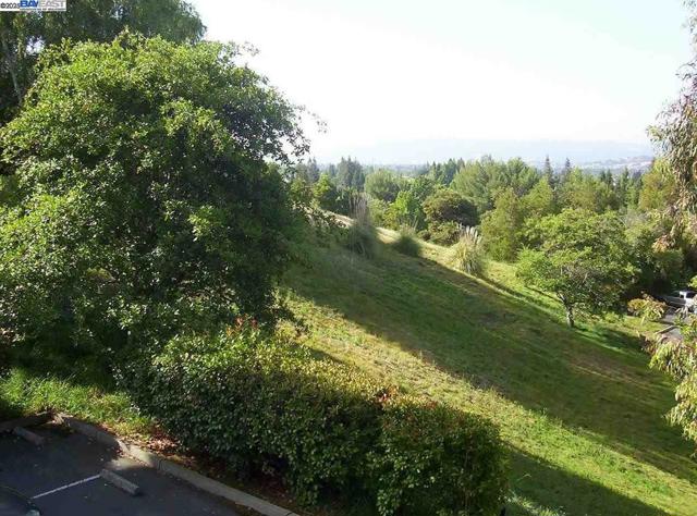2000 Canyon Woods Dr, San Ramon CA: https://media.crmls.org/mediaz/f053e2bf-035c-469f-831e-5bed4cbc8306.jpg