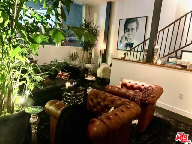2513 Lincoln Boulevard, Venice CA: https://media.crmls.org/mediaz/f05501ba-278c-4edc-ba69-3dbe4e51d7ca.jpg
