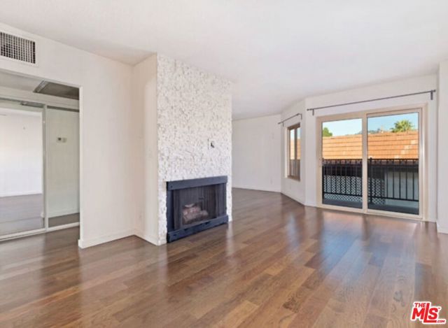 141 S Clark Drive, West Hollywood CA: https://media.crmls.org/mediaz/f0551993-ca2e-47e0-98c2-ffea6ae1ded9.jpg