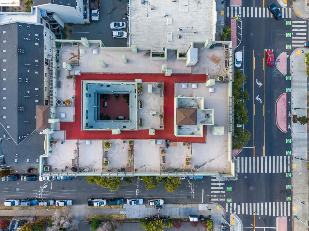 https://media.crmls.org/mediaz/f0559985-f16c-492f-aba4-e3f83a58ea5b.jpg?preset=X-Large