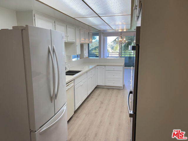 15480 Antioch Street, Pacific Palisades CA: https://media.crmls.org/mediaz/f0561c53-1209-4986-9156-f64b7ecf875b.jpg