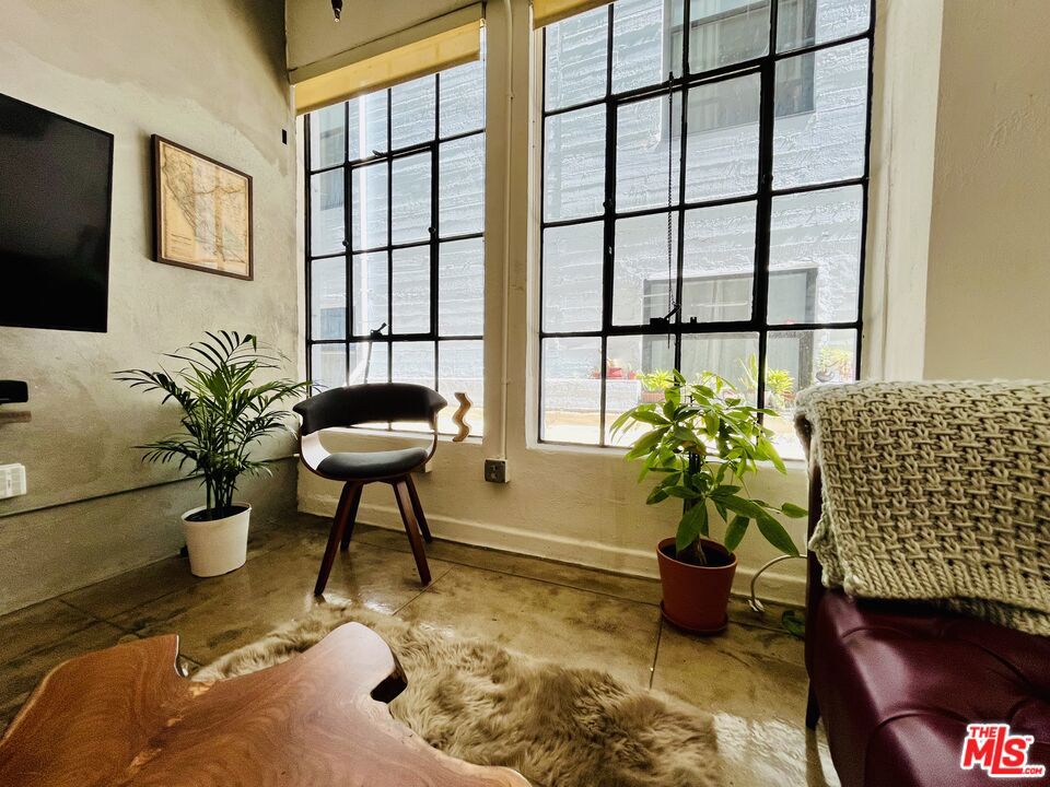 746 S Los Angeles Street #302