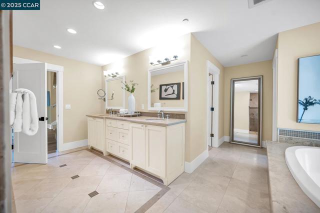 691 Old Jonas Hill Rd, Lafayette CA: https://media.crmls.org/mediaz/f0567857-e35c-42f0-81e0-17a33718ff62.jpg