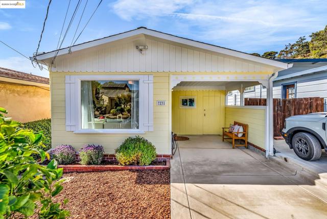 7231 Plank Ave, El Cerrito CA: https://media.crmls.org/mediaz/f0568944-04bf-4388-9165-644e5773ed02.jpg