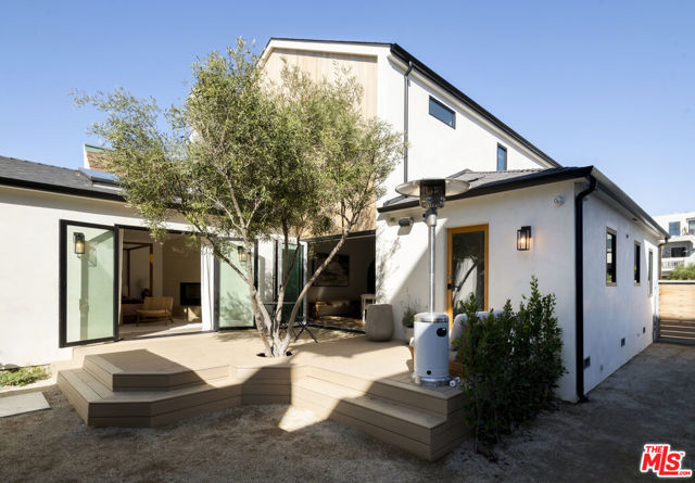 3981 Beethoven Street, Los Angeles CA: https://media.crmls.org/mediaz/f056b26f-a2cf-4979-8999-87133e45a461.jpg