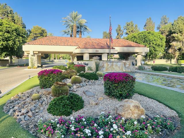 212 S Kavenish Drive, Rancho Mirage CA: https://media.crmls.org/mediaz/f056b370-dae5-4283-afc2-94b5d37c3e33.jpg