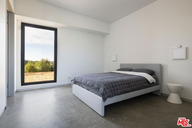 36453 Via El Pais Bonita, Temecula CA: https://media.crmls.org/mediaz/f056b7ac-5996-43ed-9bcc-a4efe0cd0b52.jpg