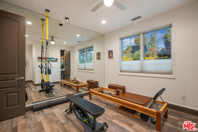 25029 Abercrombie Lane, Calabasas CA: https://media.crmls.org/mediaz/f056c5a1-dc2a-4cfc-894e-13f4934bb43e.jpg