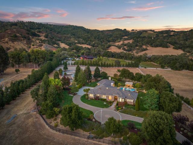 6585 Redwood Retreat Road, Gilroy CA: https://media.crmls.org/mediaz/f057be53-fc9f-41f6-a02d-919505a3386d.jpg