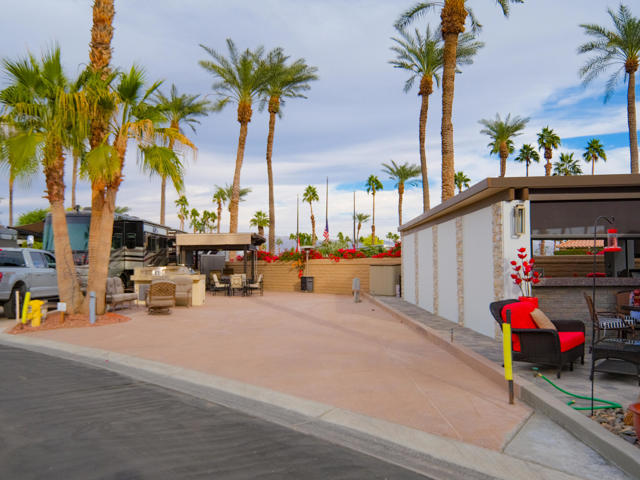 80394 Ave 48, Indio CA: https://media.crmls.org/mediaz/f057fb54-9731-410e-882d-0569f824f772.jpg