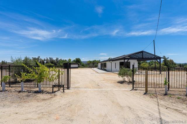 36051 E Benton Rd., Temecula CA: https://media.crmls.org/mediaz/f05854a7-9608-4e62-94f6-93959355114f.jpg
