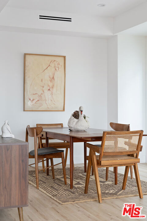 2514 Berkeley Avenue, Los Angeles CA: https://media.crmls.org/mediaz/f0587f31-f0fd-41c4-86be-dab998371bb4.jpg