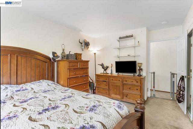21330 Kahlert St, Castro Valley CA: https://media.crmls.org/mediaz/f0589387-b205-4c07-b4f6-e2ec11dc8ea9.jpg