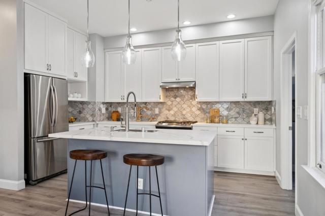 30003006 26th Street, San Francisco CA: https://media.crmls.org/mediaz/f05994ec-1852-498e-9698-53be0b70dee4.jpg