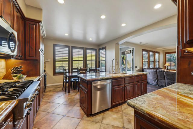 Image 30 of 51 For 490 Peter Place