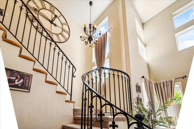 17666 Winding Creek Road, Salinas CA: https://media.crmls.org/mediaz/f05a2cdd-b2c2-45f9-848e-99ca62cd023c.jpg