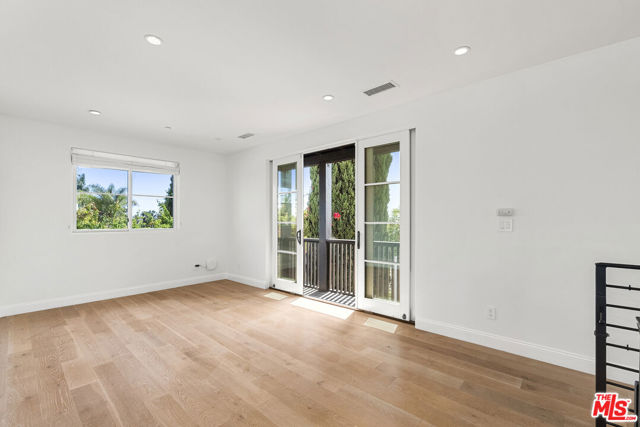 530 N Alta Vista Boulevard, Los Angeles CA: https://media.crmls.org/mediaz/f05a6920-fe1c-497c-aa15-3169e31ea923.jpg