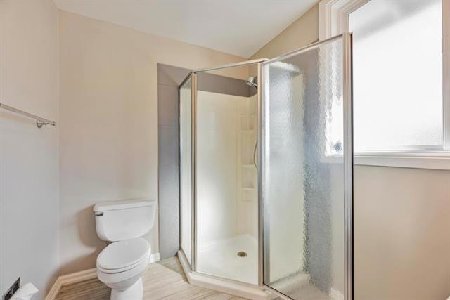 20 Queen Anne Court, Millbrae CA: https://media.crmls.org/mediaz/f05a723c-9595-41ae-8da4-5a19b306a9cd.jpg