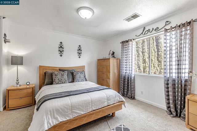 1771 Schooner Way, Pittsburg CA: https://media.crmls.org/mediaz/f05a7f83-78fe-468a-923e-f921fa111678.jpg