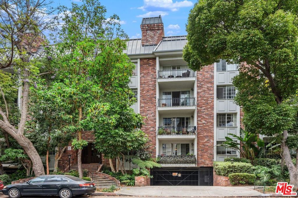 1375 Kelton Avenue #402
