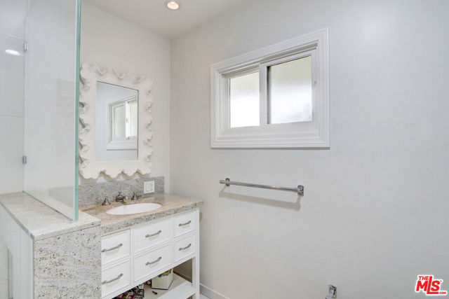 16314 Meadowridge Road, Encino CA: https://media.crmls.org/mediaz/f05b09c7-c74b-42a4-b415-ddd88855b554.jpg