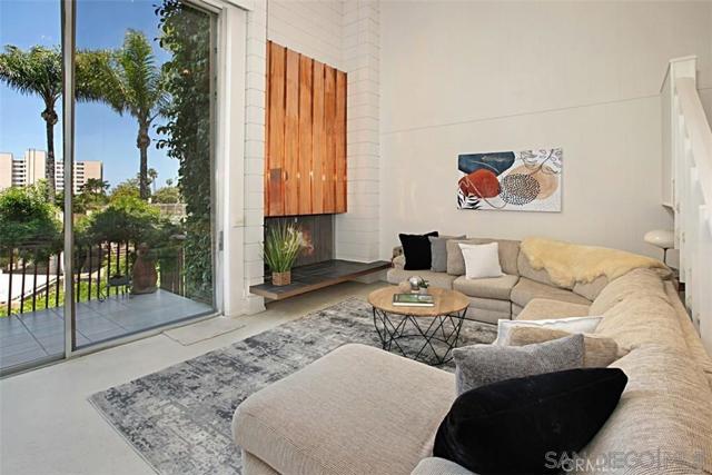 Image 3 of 18 For 2630 Torrey Pines Rd  E24