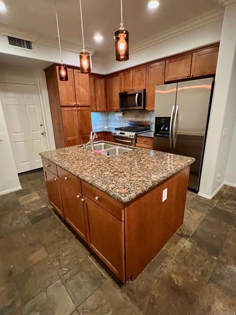51 PALLADIUM Lane, Ladera Ranch CA: https://media.crmls.org/mediaz/f05bcb9a-a103-40f5-bc6d-d553be18a46c.jpg