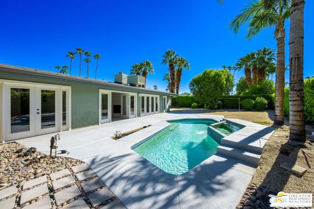 5111 E Bobolink Lane, Palm Springs CA: https://media.crmls.org/mediaz/f05bf5fa-28b6-496b-953a-f69e5e9899ed.jpg